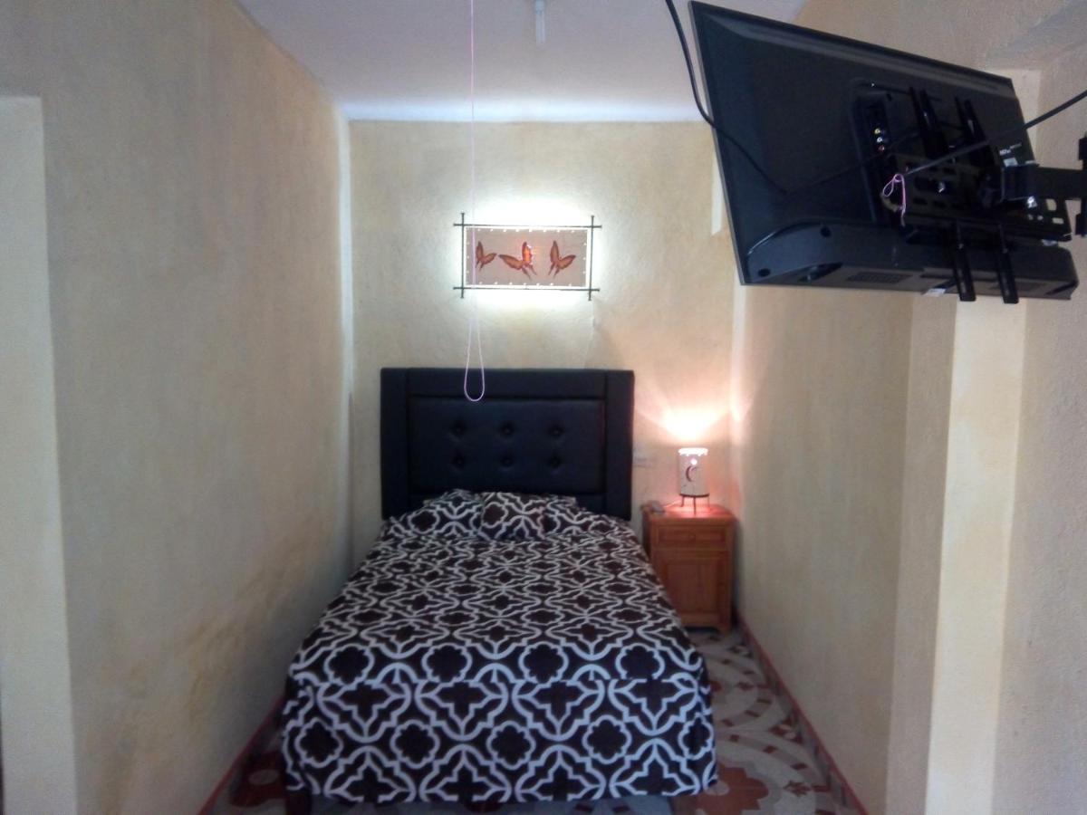 Hospedaje Casa Cortes - Recamaras De Descanso, Tepoztlan Mor - No Contamos Con Estacionamiento Exterior foto