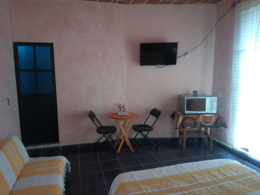 Hospedaje Casa Cortes - Recamaras De Descanso, Tepoztlan Mor - No Contamos Con Estacionamiento Exterior foto