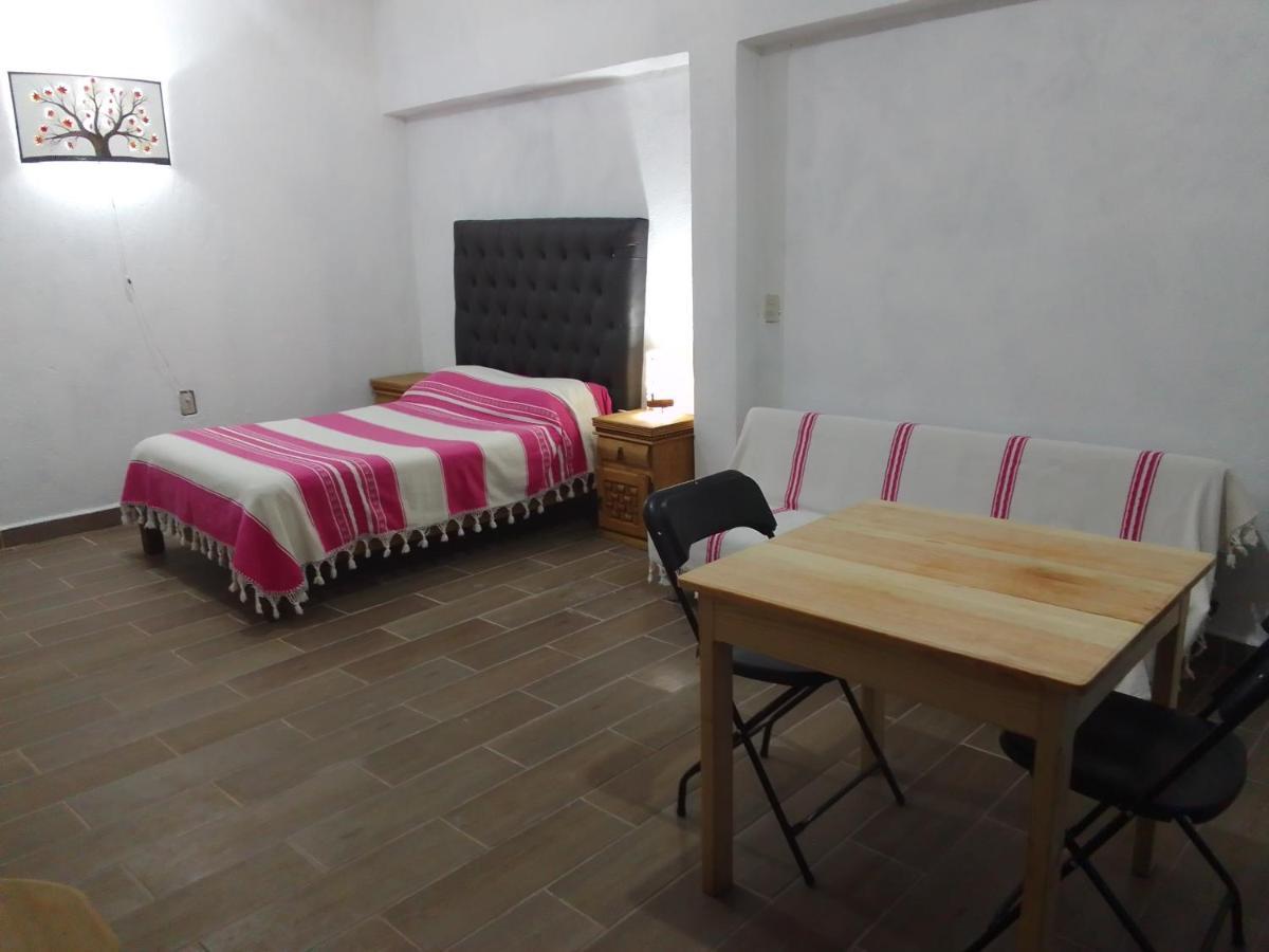 Hospedaje Casa Cortes - Recamaras De Descanso, Tepoztlan Mor - No Contamos Con Estacionamiento Exterior foto