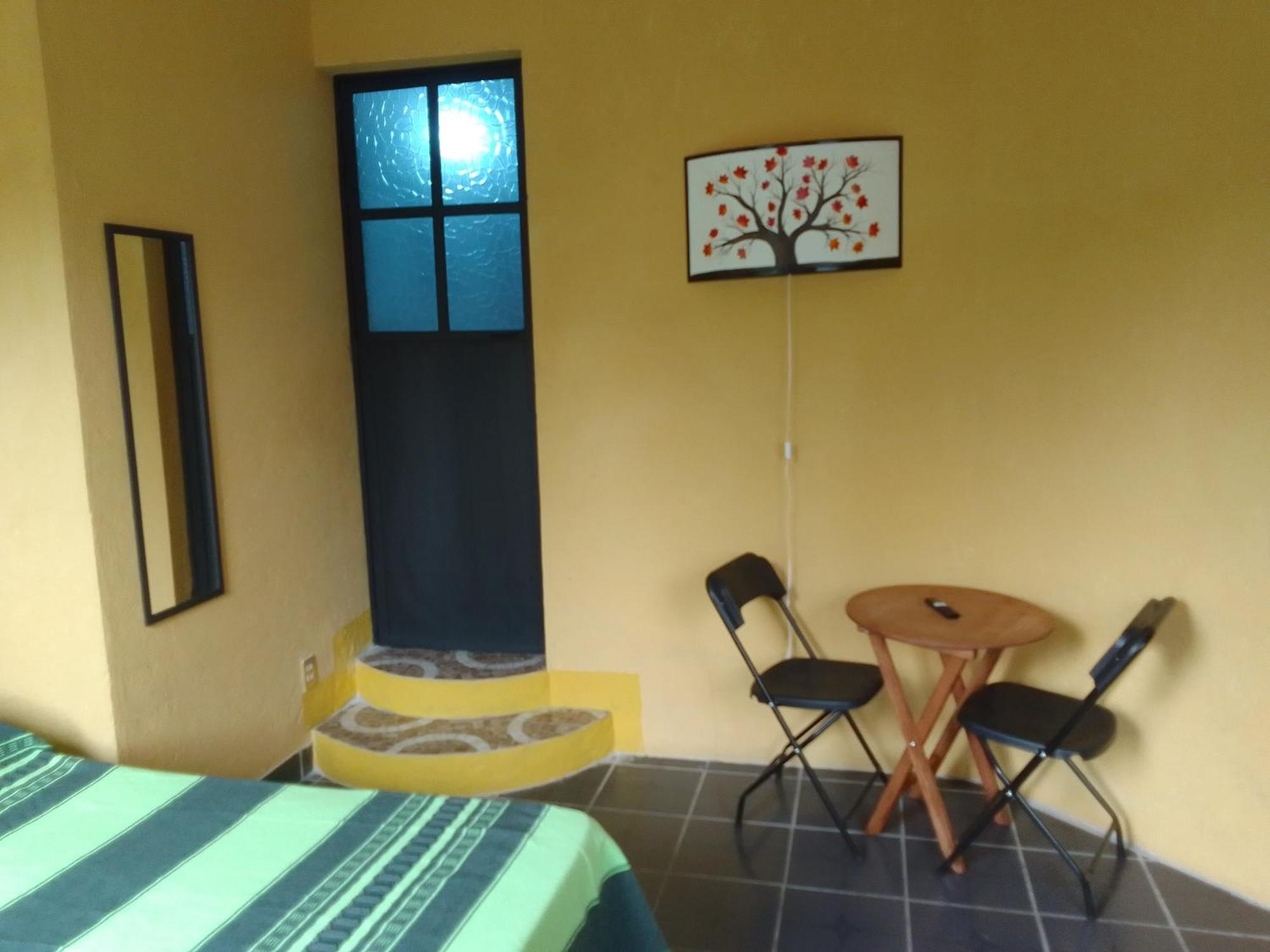 Hospedaje Casa Cortes - Recamaras De Descanso, Tepoztlan Mor - No Contamos Con Estacionamiento Exterior foto